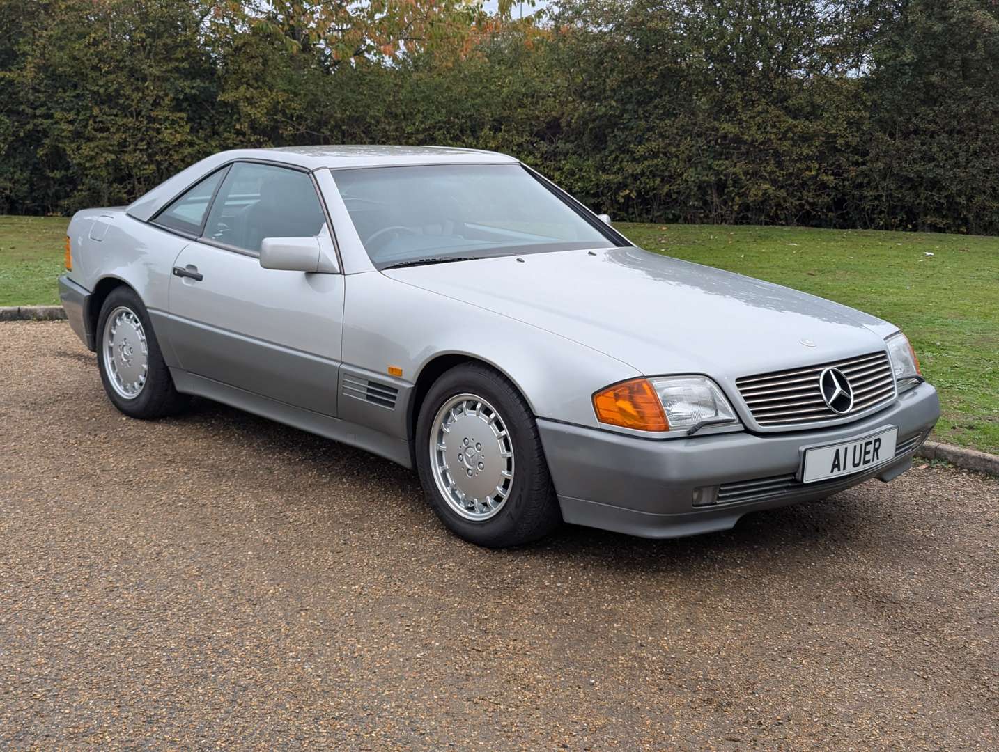 <p>1990 MERCEDES 300 SL-24</p>
