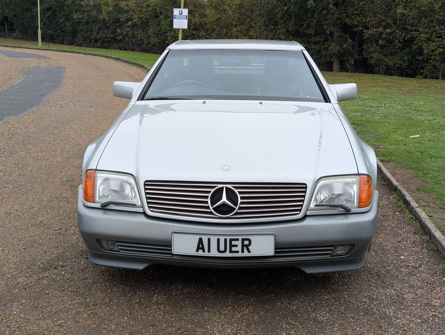 <p>1990 MERCEDES 300 SL-24</p>