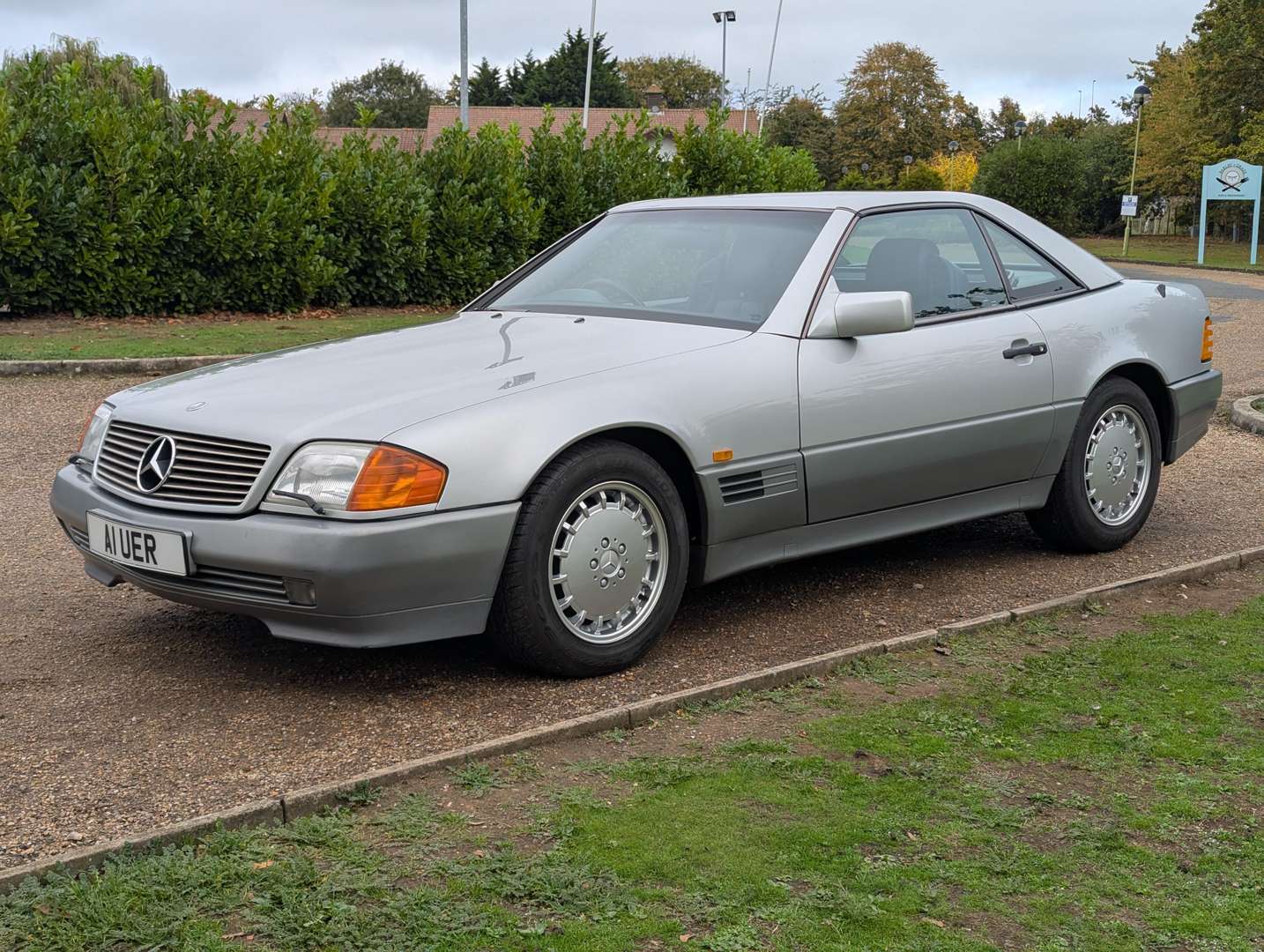 <p>1990 MERCEDES 300 SL-24</p>