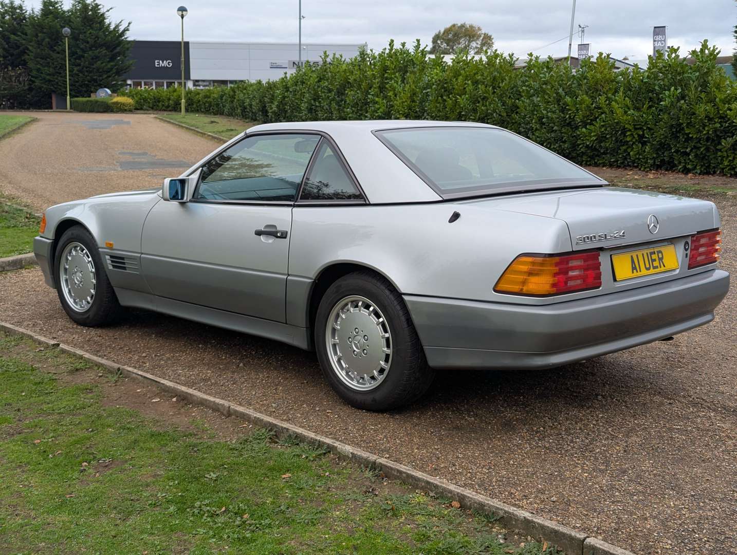 <p>1990 MERCEDES 300 SL-24</p>