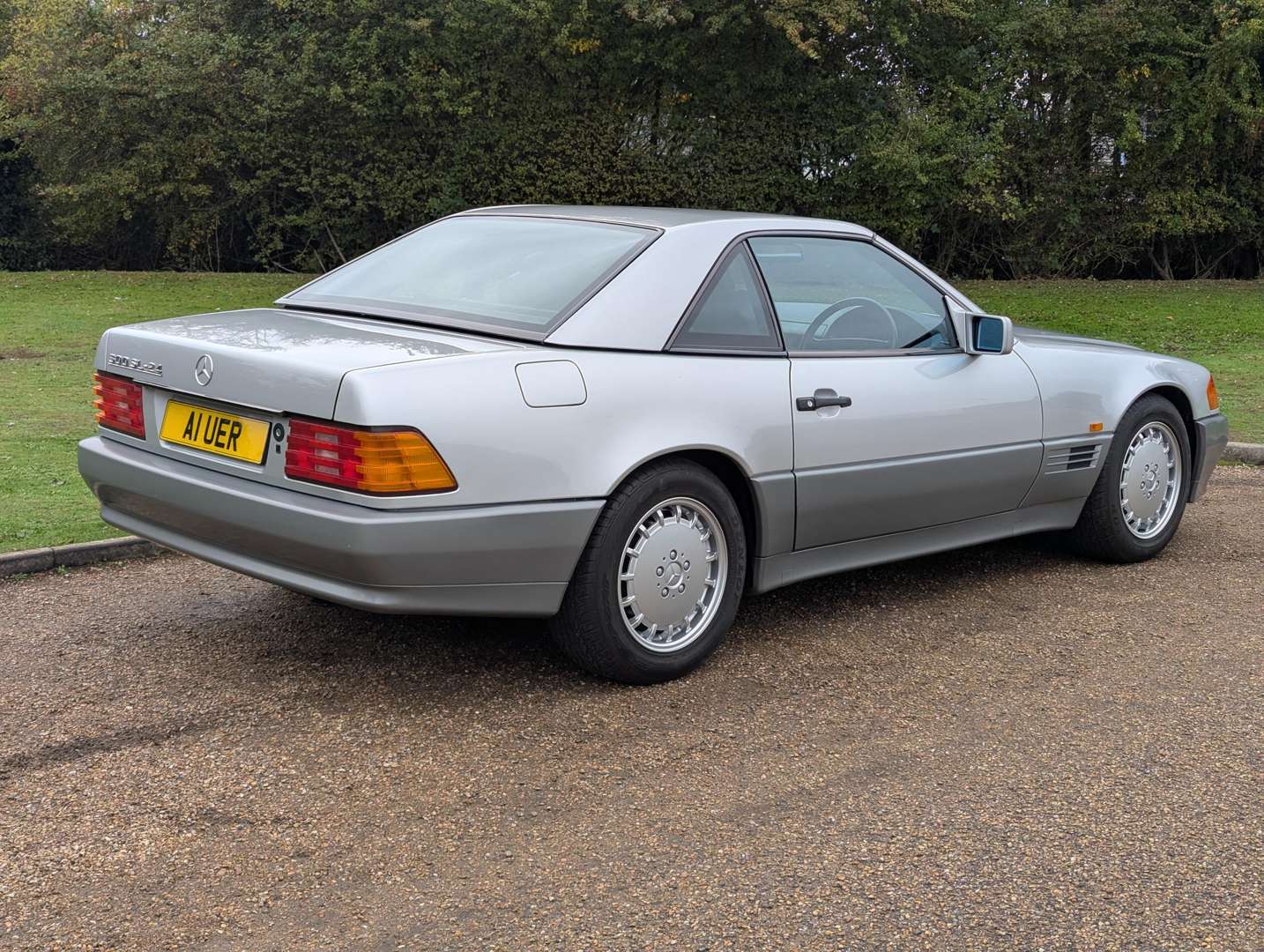 <p>1990 MERCEDES 300 SL-24</p>