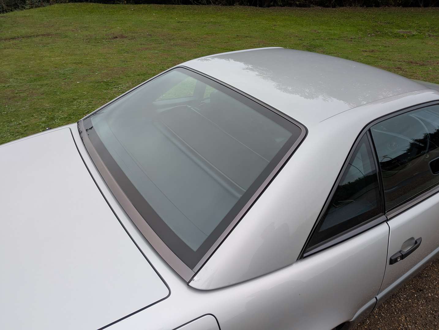 <p>1990 MERCEDES 300 SL-24</p>