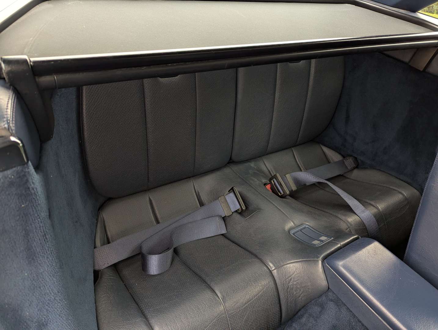 <p>1990 MERCEDES 300 SL-24</p>