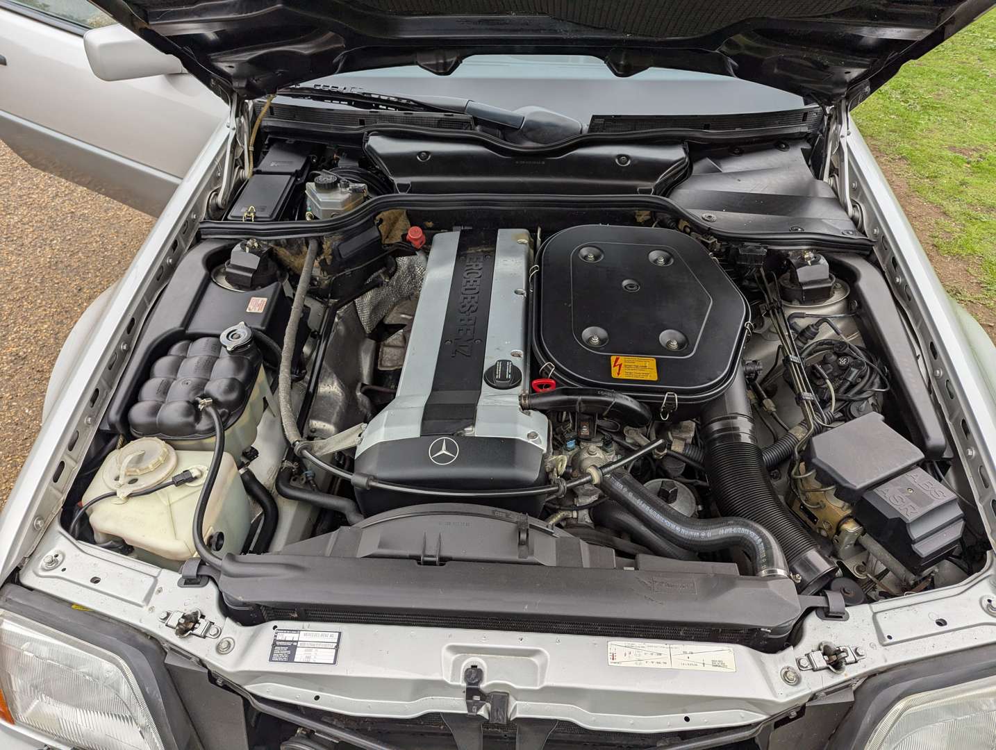 <p>1990 MERCEDES 300 SL-24</p>