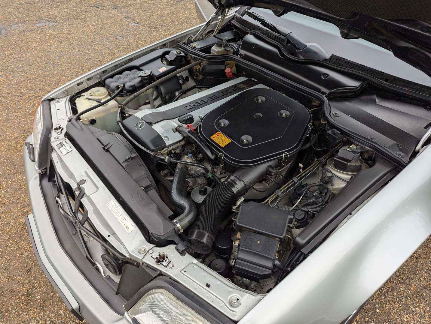 <p>1990 MERCEDES 300 SL-24</p>