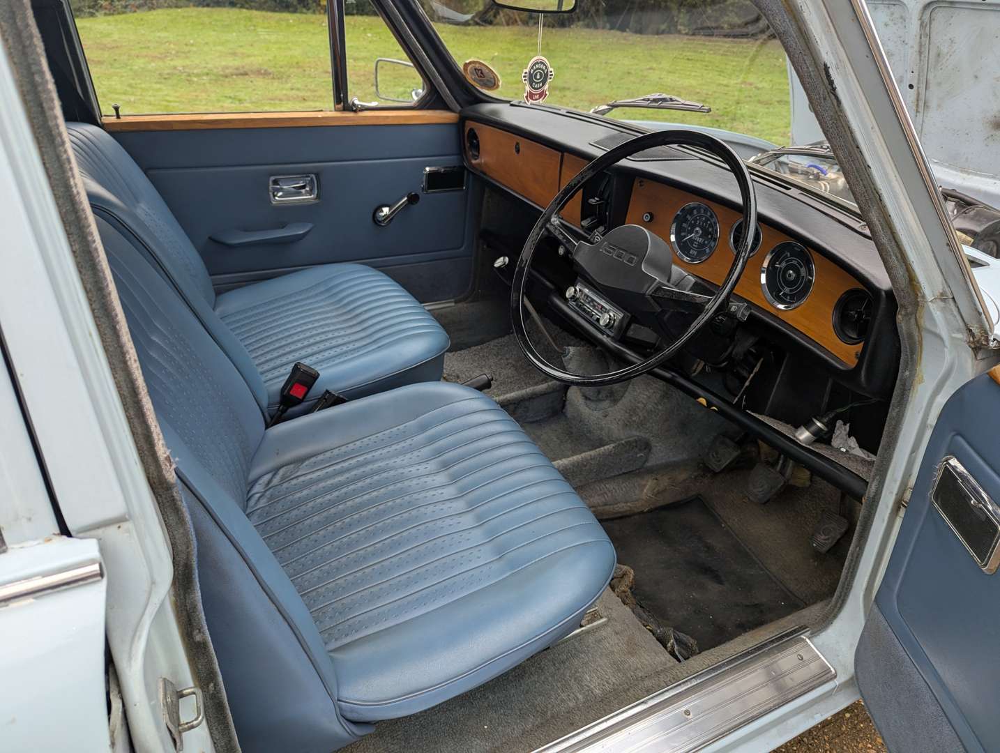 <p>1973 TRIUMPH 1500 FWD</p>