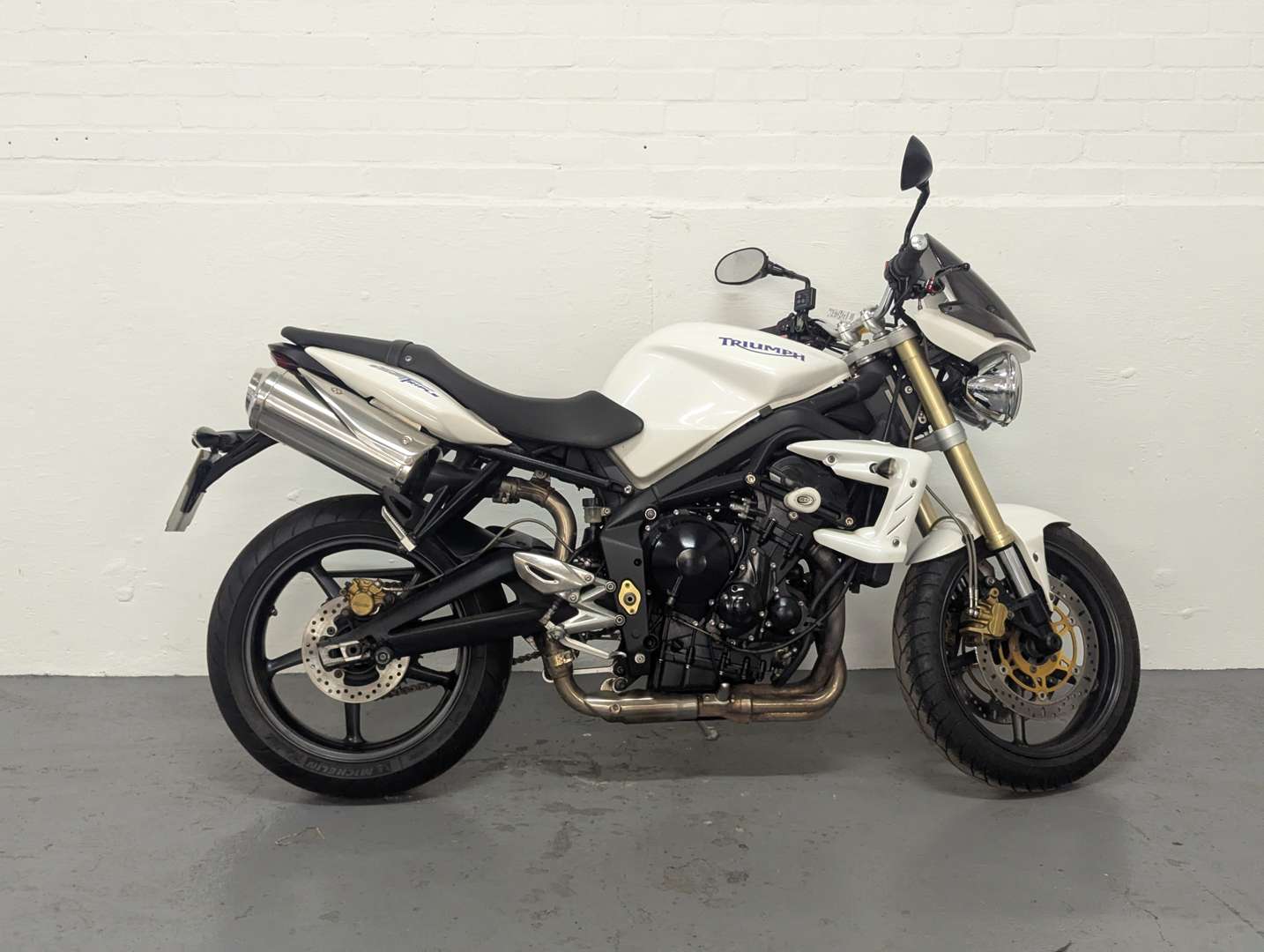 <p>2011 TRIUMPH STREET TRIPLE 675</p>