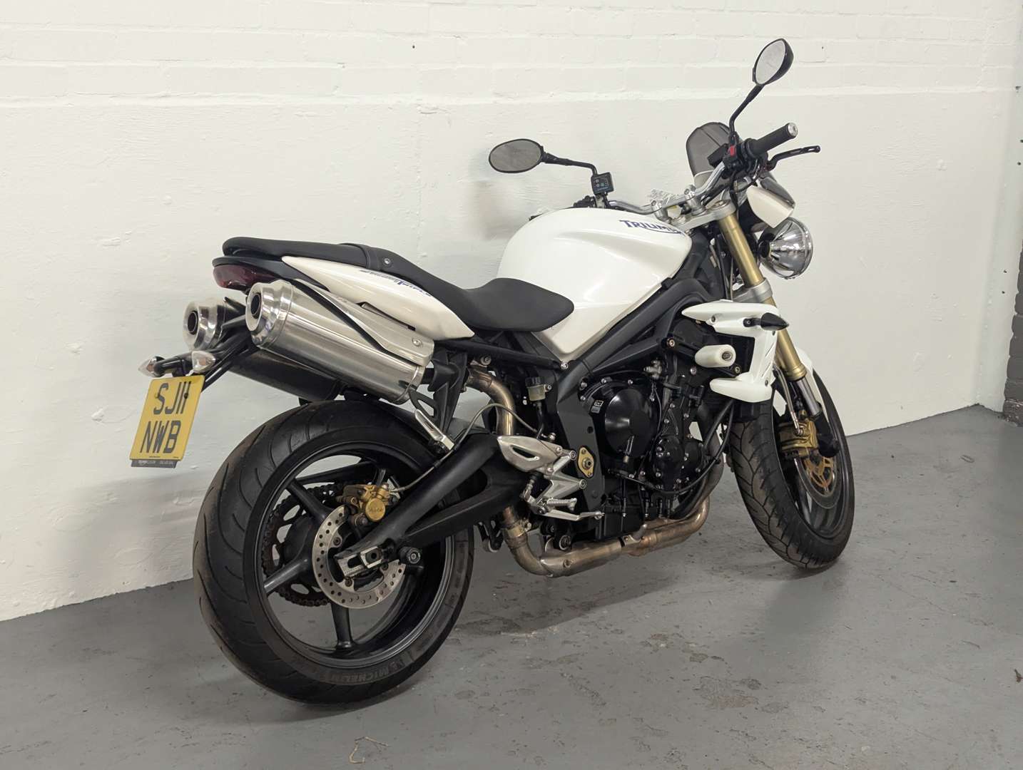 <p>2011 TRIUMPH STREET TRIPLE 675</p>