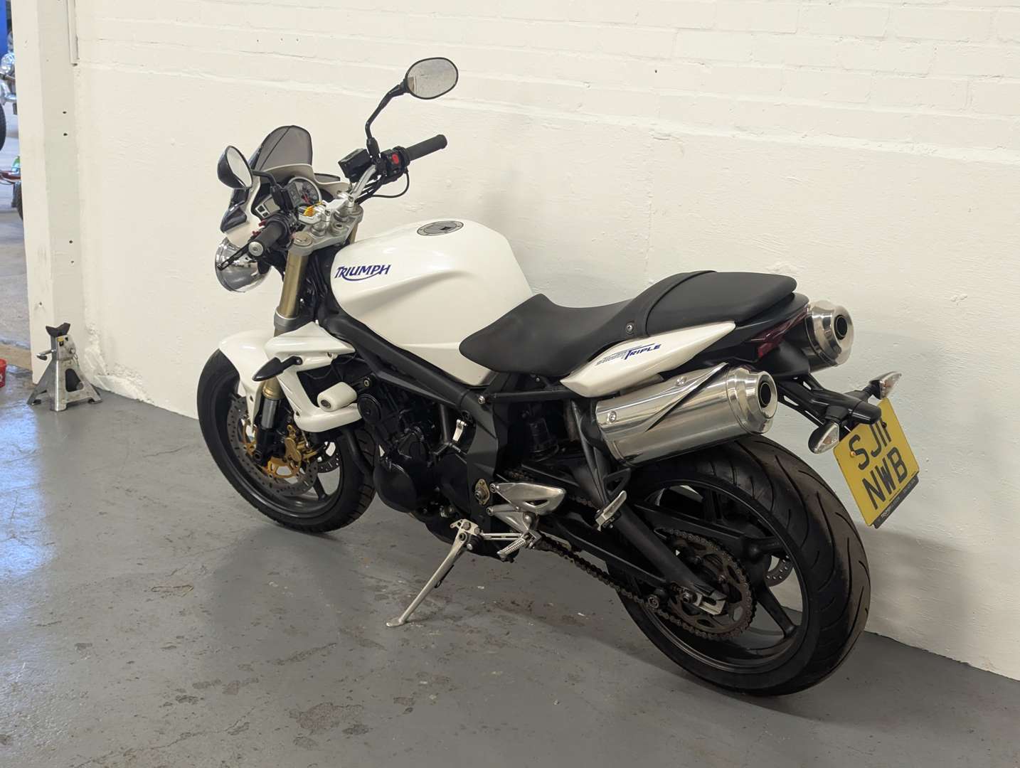 <p>2011 TRIUMPH STREET TRIPLE 675</p>