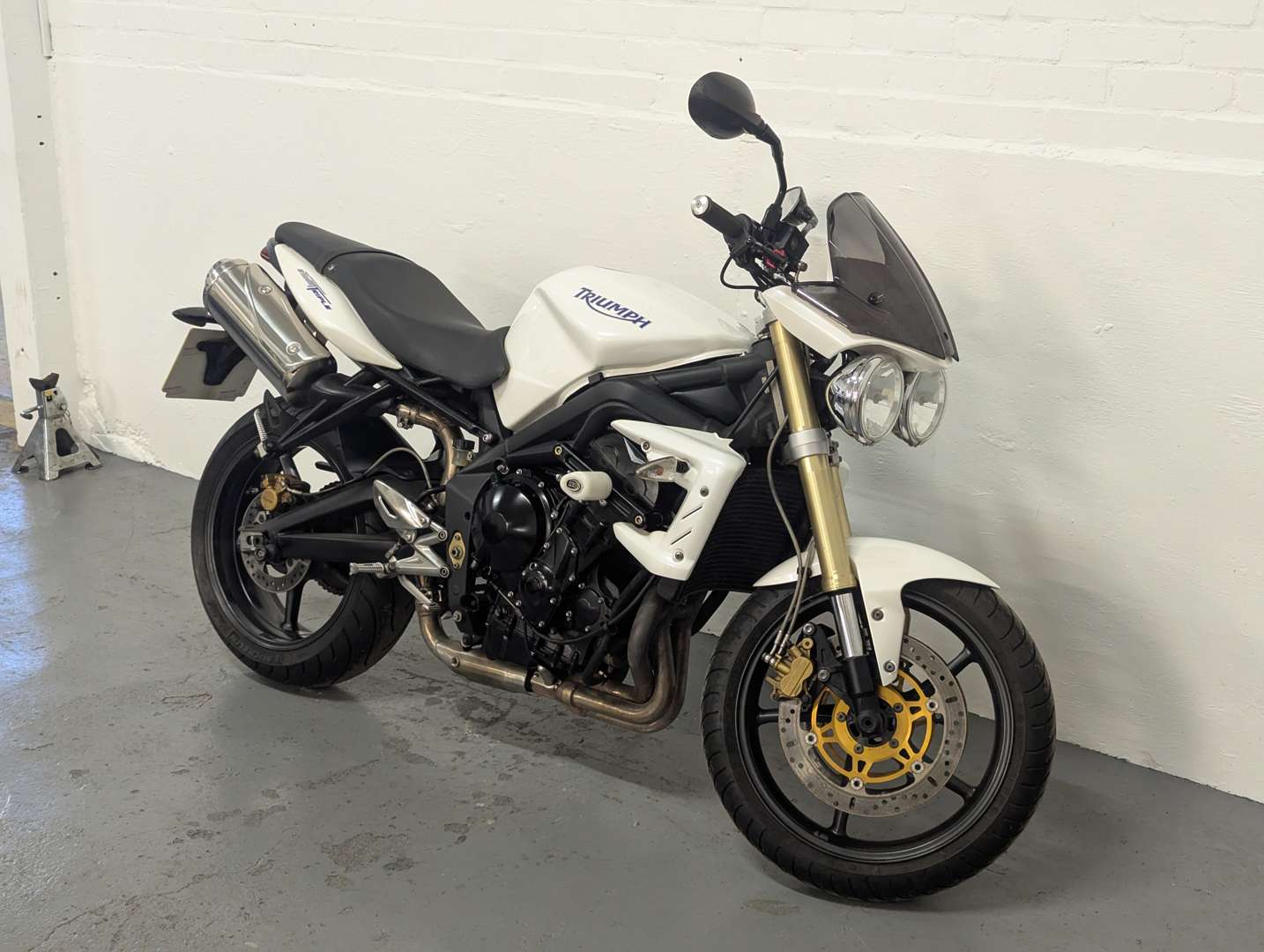 <p>2011 TRIUMPH STREET TRIPLE 675</p>