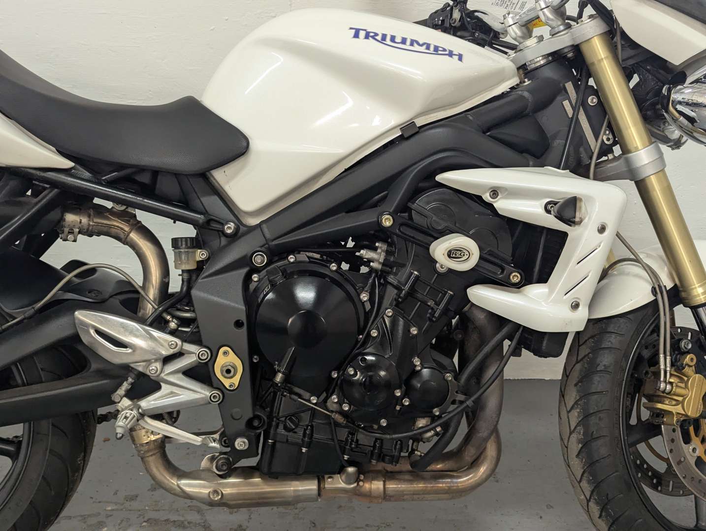 <p>2011 TRIUMPH STREET TRIPLE 675</p>