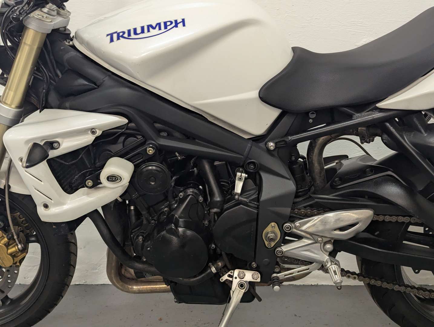 <p>2011 TRIUMPH STREET TRIPLE 675</p>