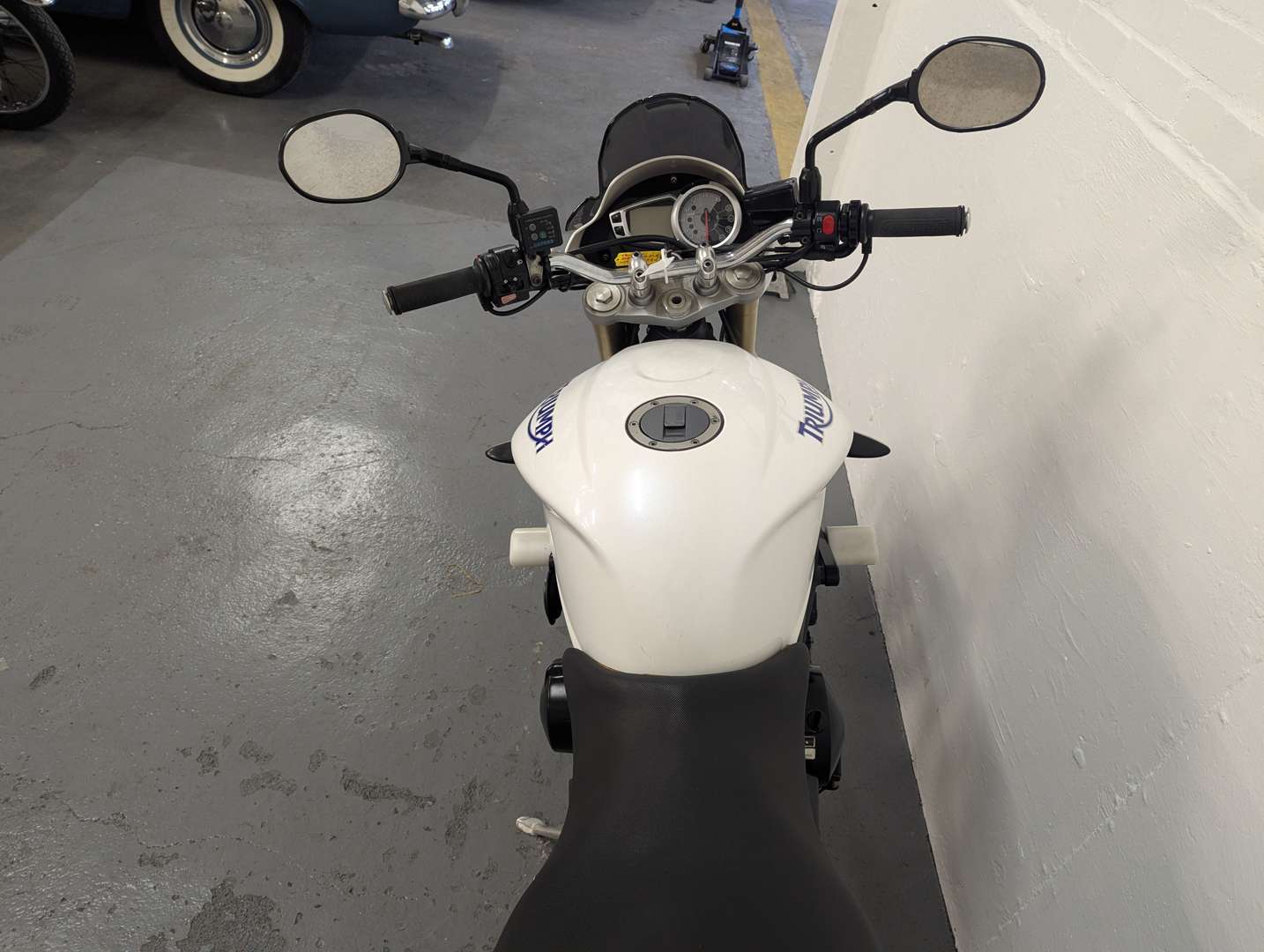 <p>2011 TRIUMPH STREET TRIPLE 675</p>