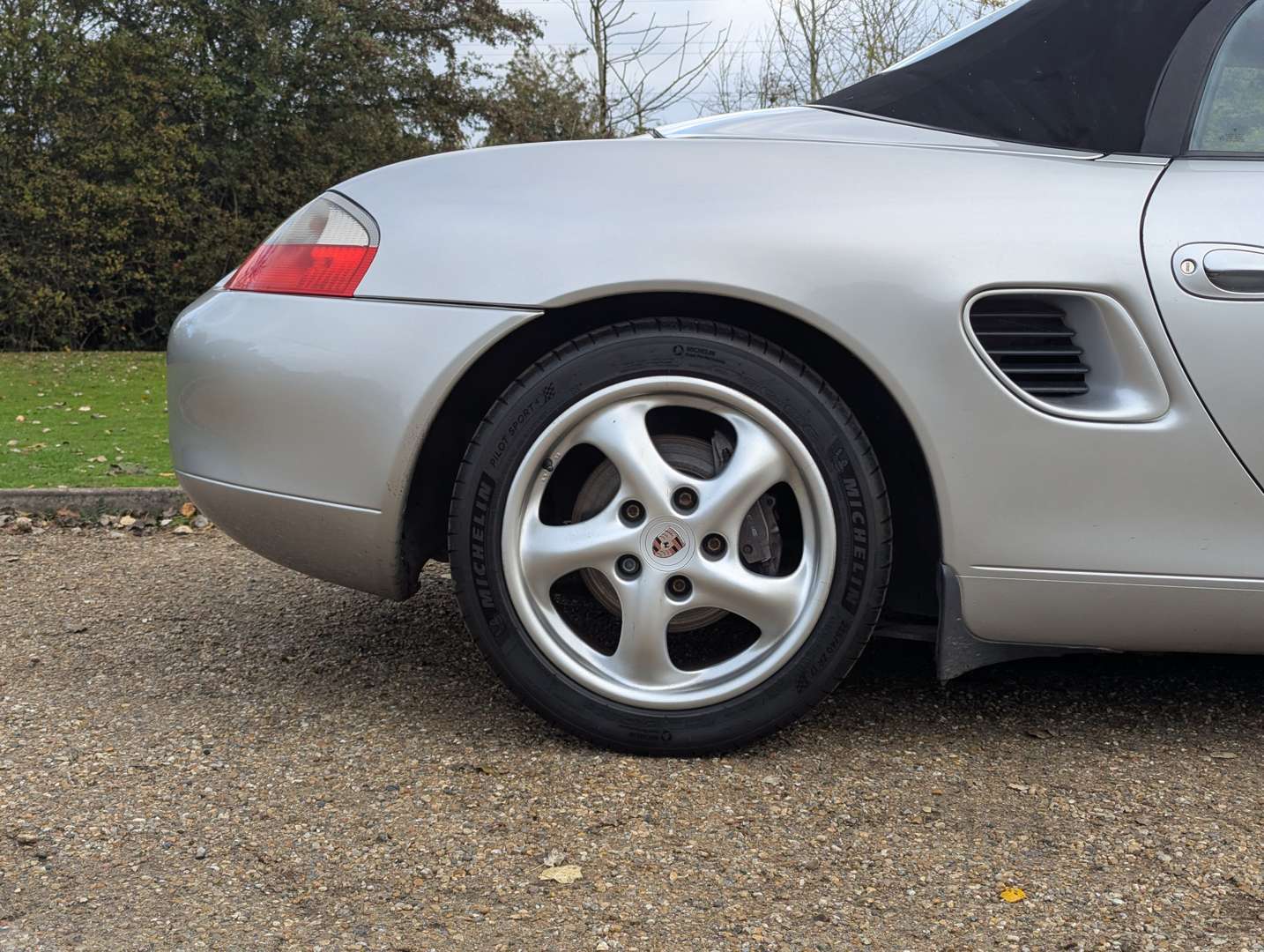 <p>2001 PORSCHE BOXSTER (986)</p>