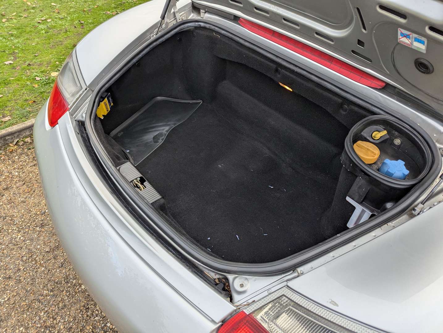 <p>2001 PORSCHE BOXSTER (986)</p>