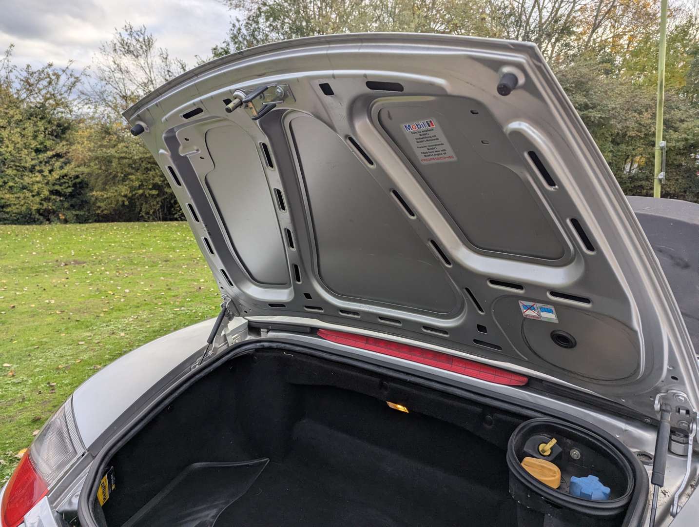 <p>2001 PORSCHE BOXSTER (986)</p>