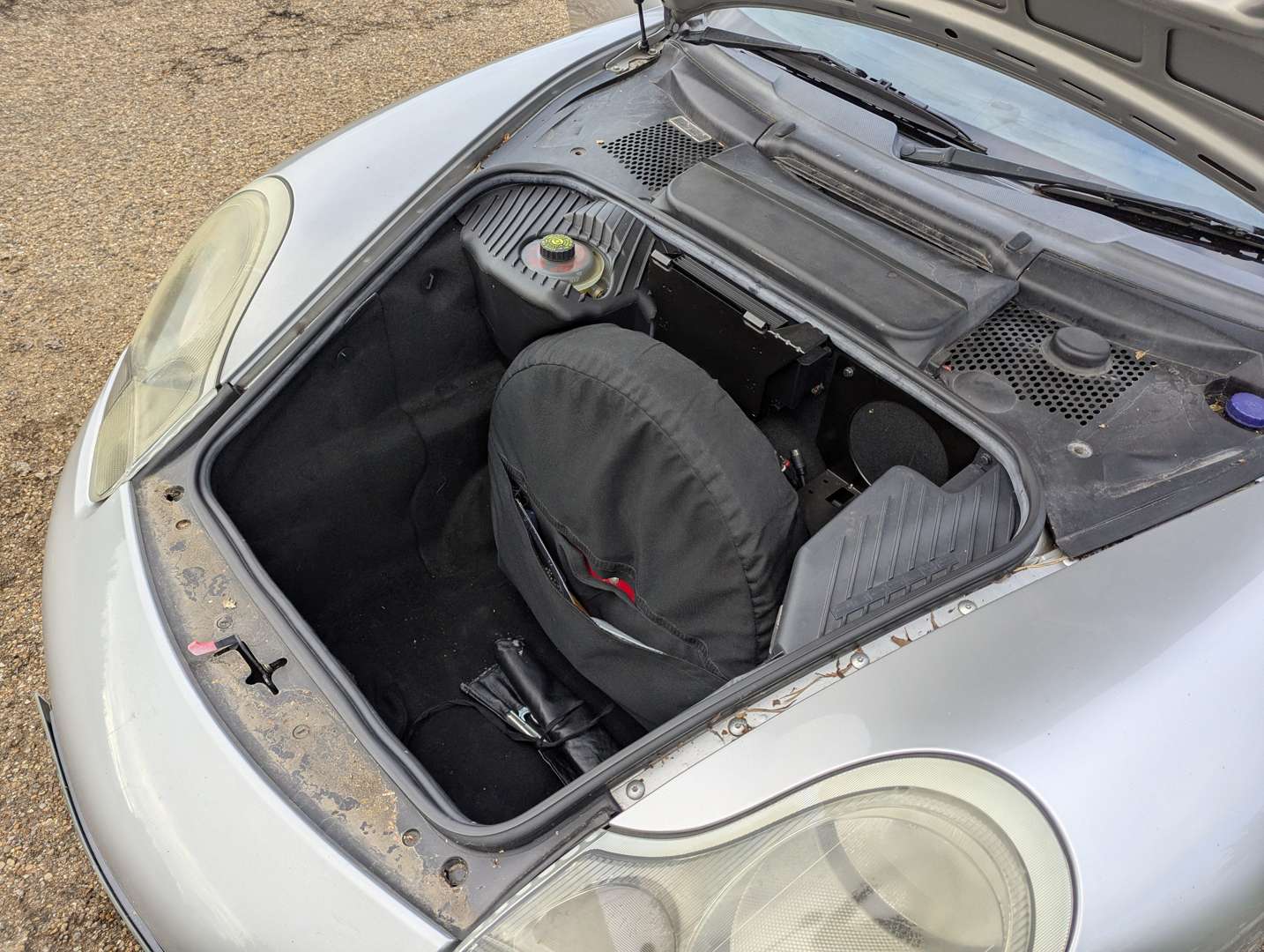 <p>2001 PORSCHE BOXSTER (986)</p>