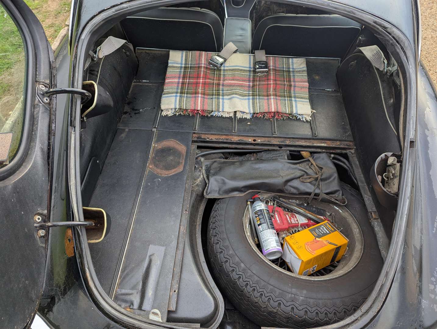 <p>1965 JAGUAR E-TYPE S1 4.2 FHC</p>