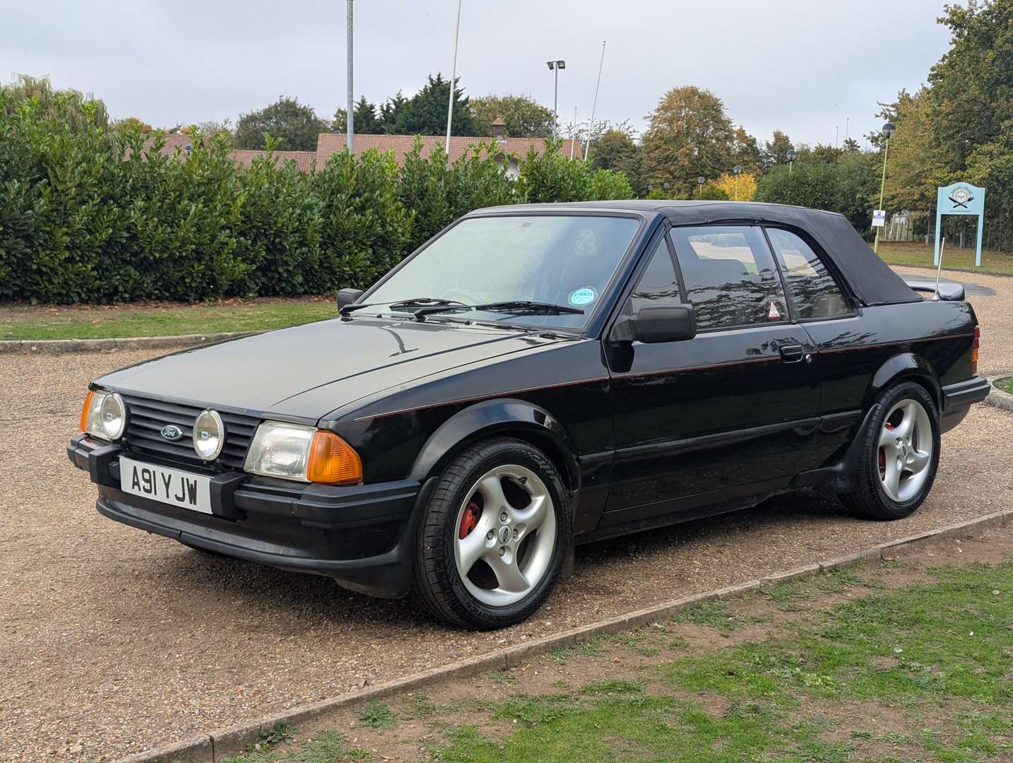 <p>1984 FORD ESCORT 1.6 CABRIOLET</p>