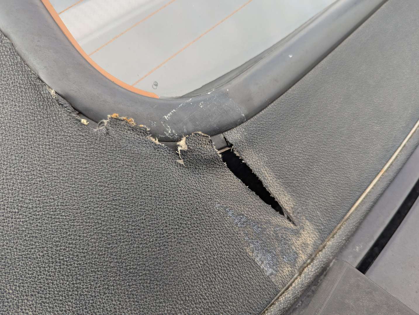 <p>1984 FORD ESCORT 1.6 CABRIOLET</p>