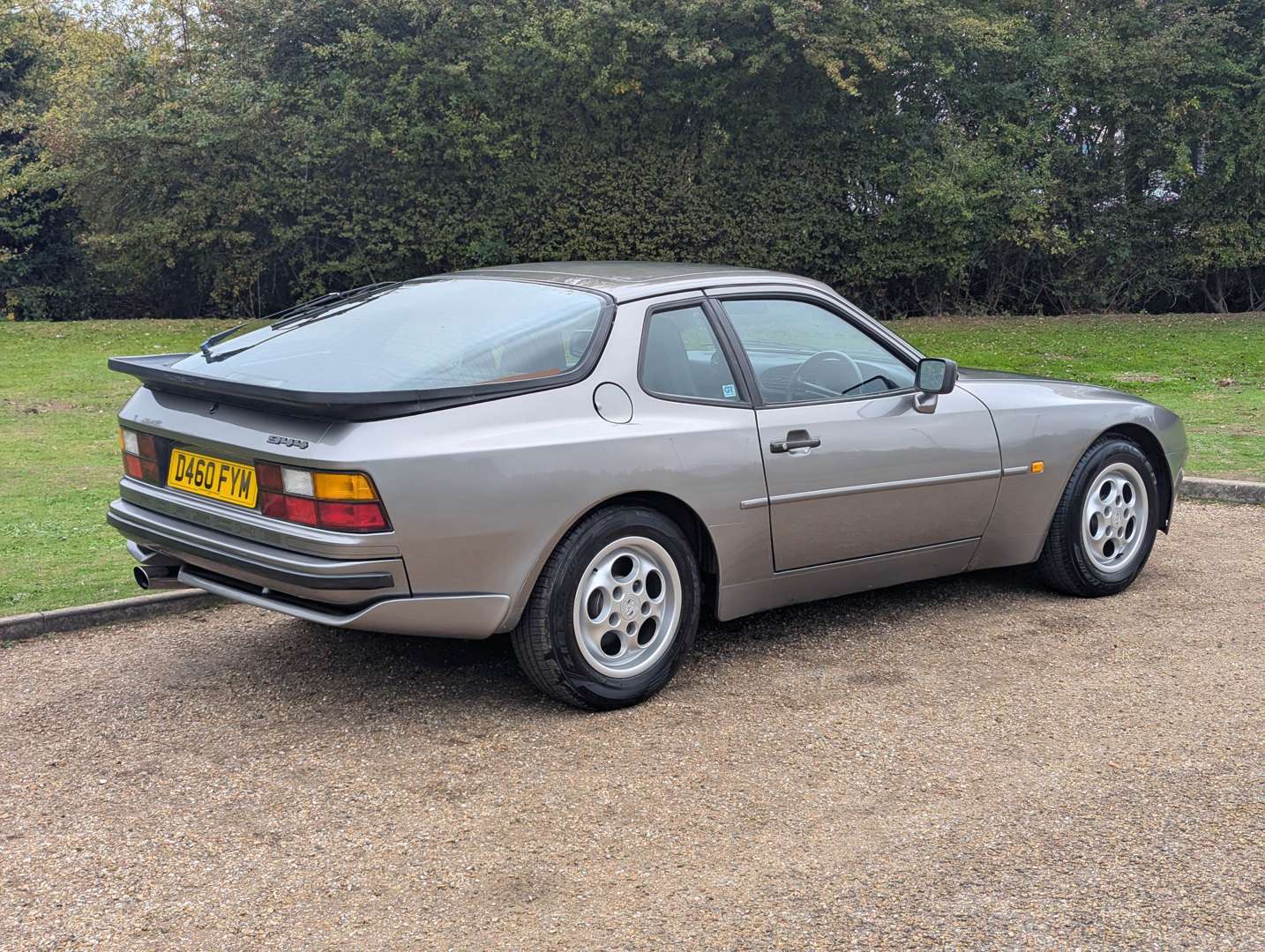 <p>1986 PORSCHE 944</p>