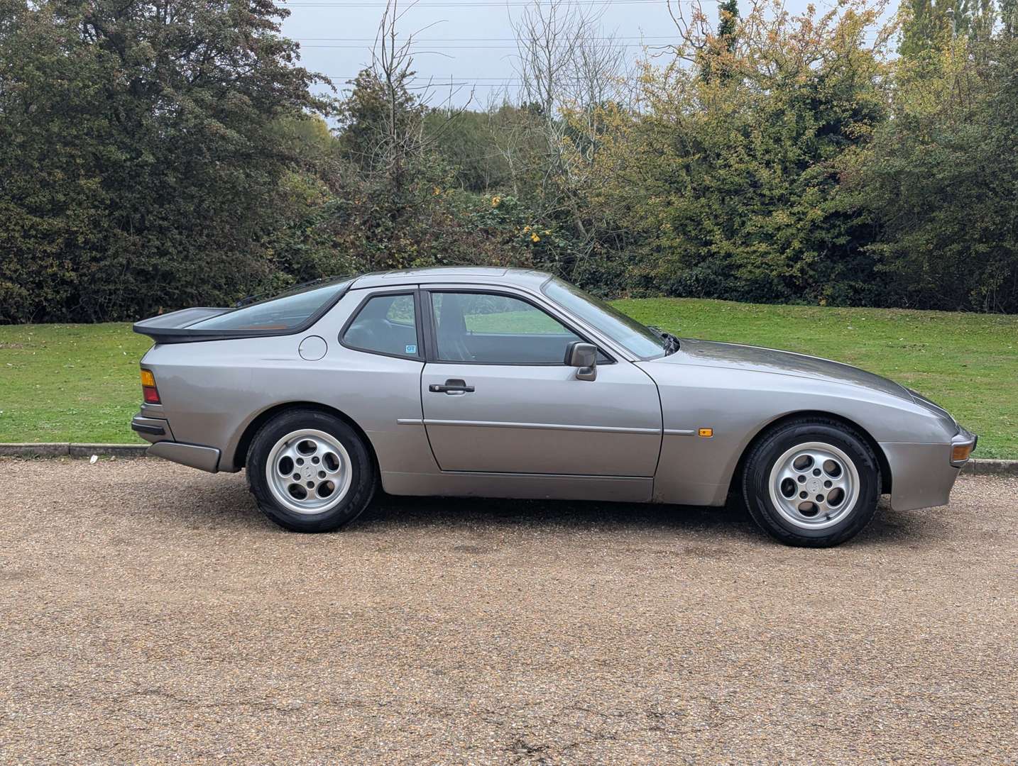 <p>1986 PORSCHE 944</p>