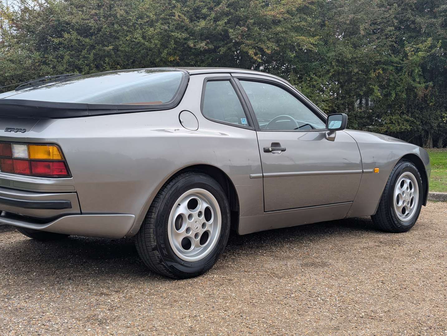<p>1986 PORSCHE 944</p>