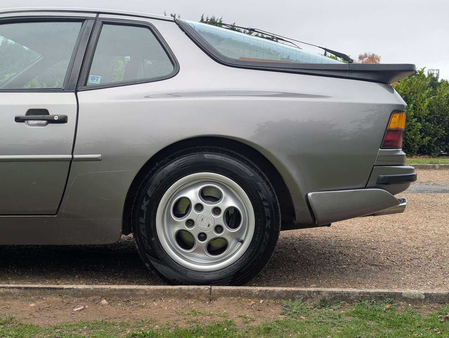 <p>1986 PORSCHE 944</p>