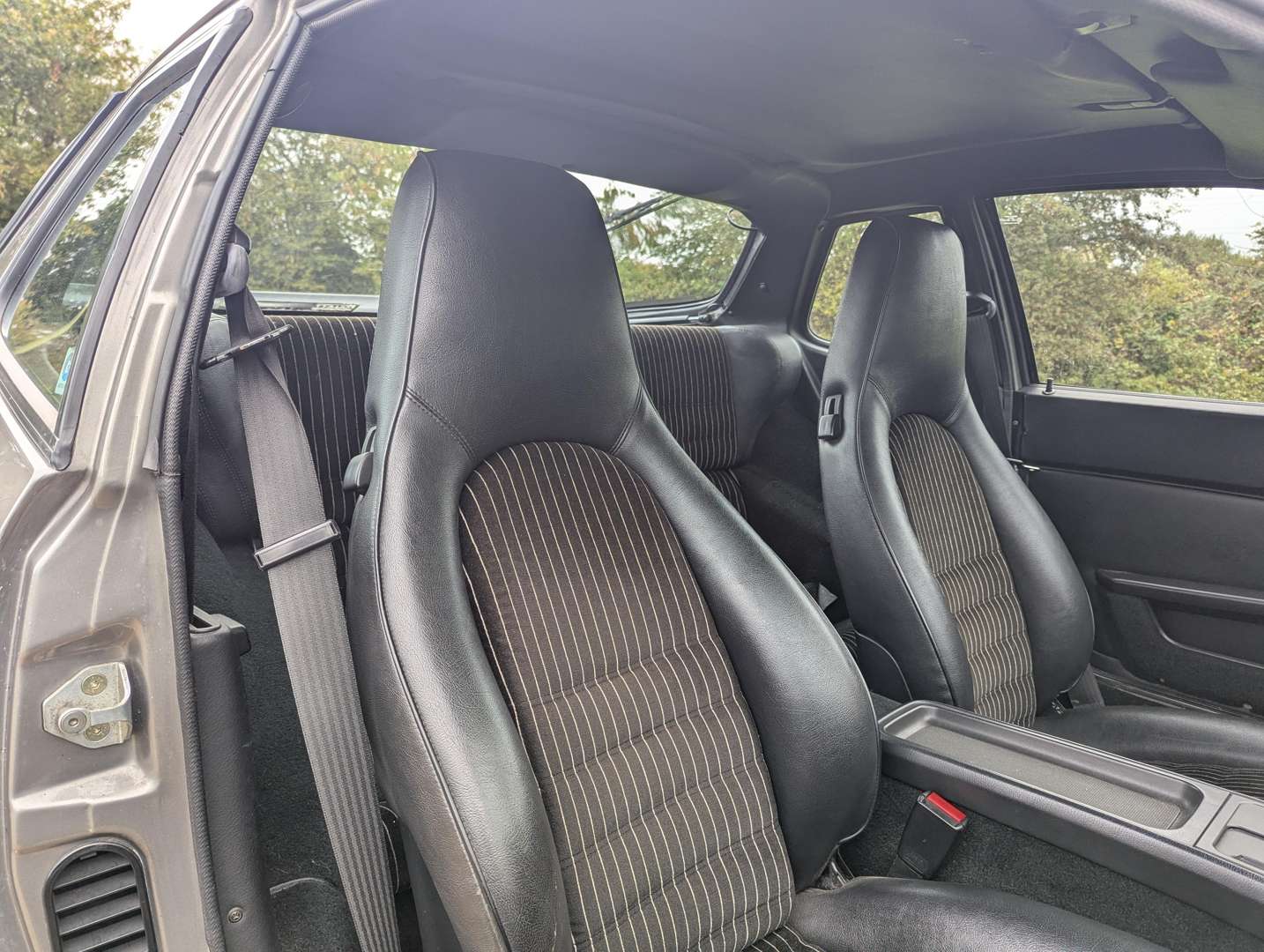 <p>1986 PORSCHE 944</p>