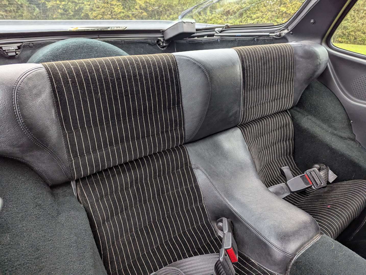 <p>1986 PORSCHE 944</p>