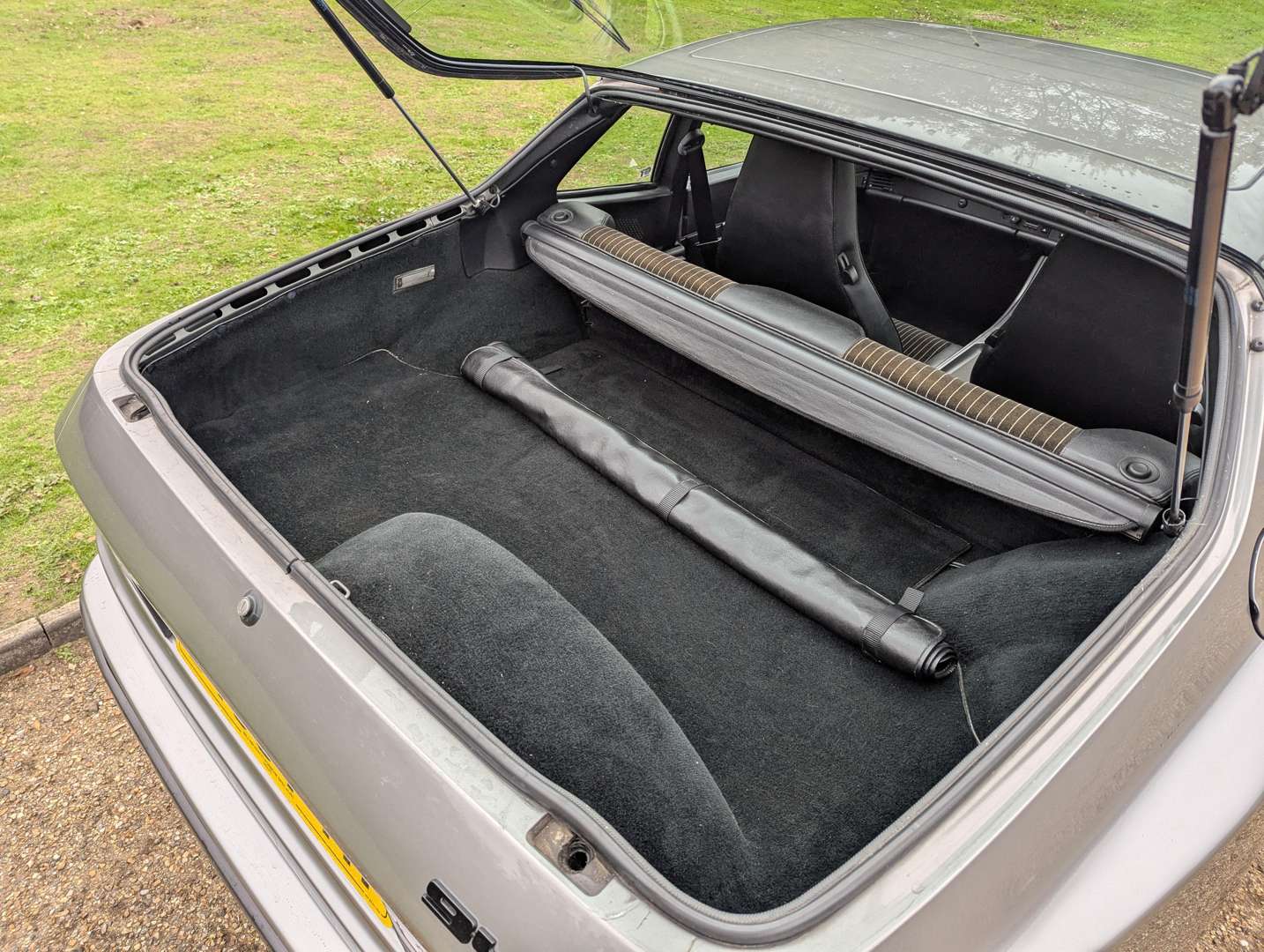 <p>1986 PORSCHE 944</p>