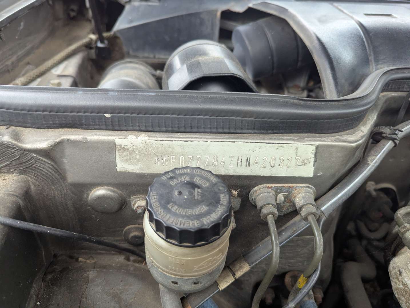 <p>1986 PORSCHE 944</p>