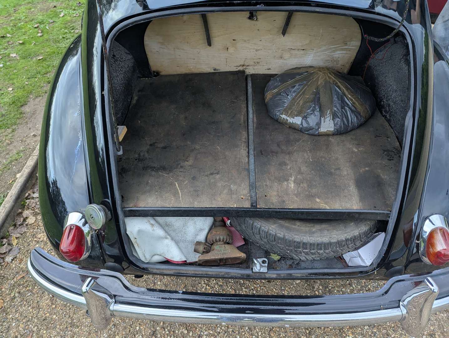 <p>1957 MORRIS MINOR 1000</p>