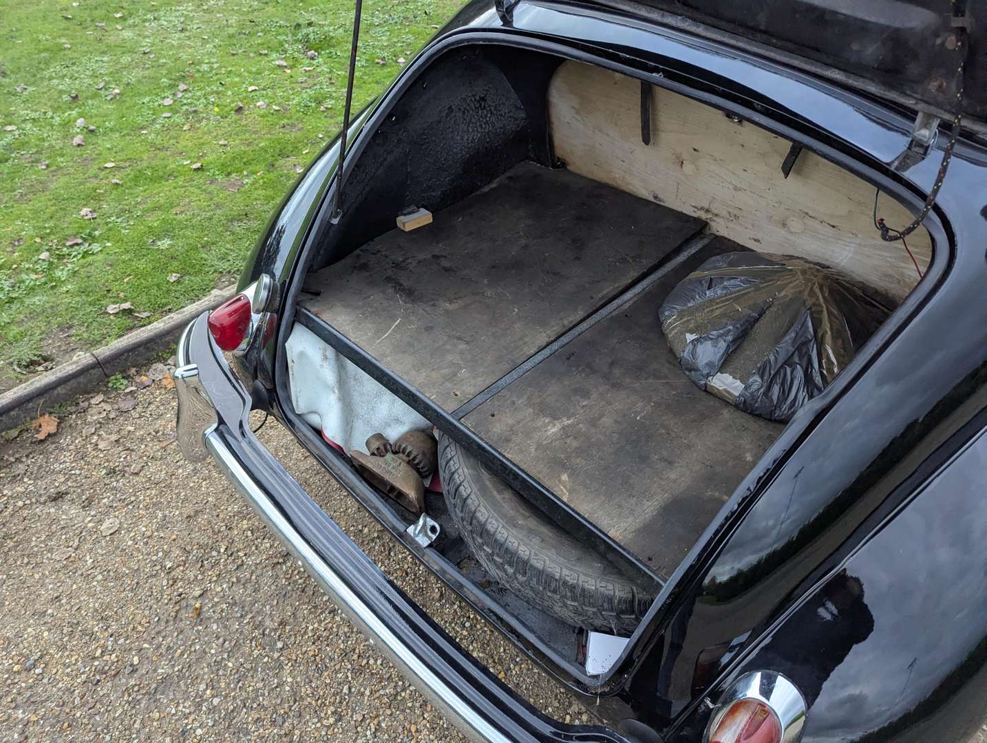 <p>1957 MORRIS MINOR 1000</p>