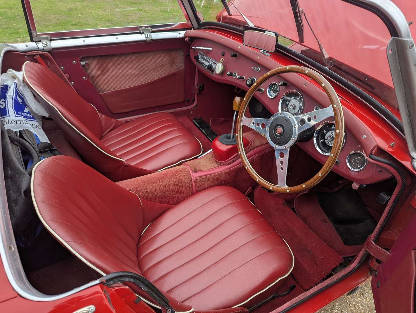 <p>1960 AUSTIN HEALEY SPRITE FROGEYE</p>