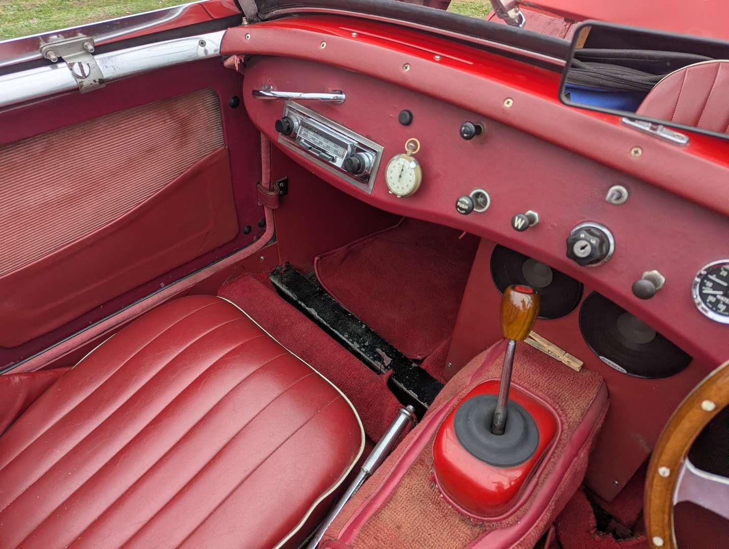 <p>1960 AUSTIN HEALEY SPRITE FROGEYE</p>