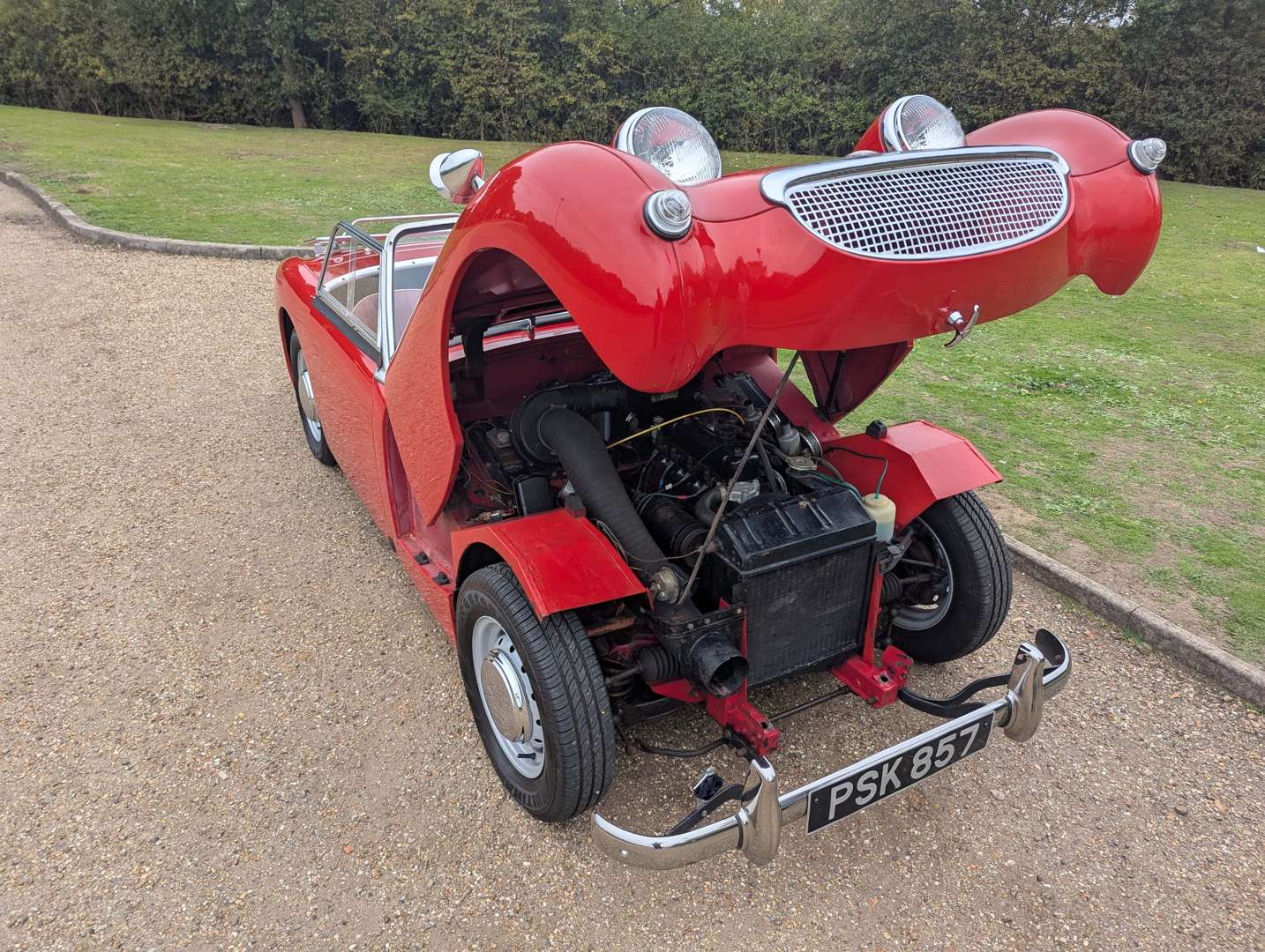 <p>1960 AUSTIN HEALEY SPRITE FROGEYE</p>