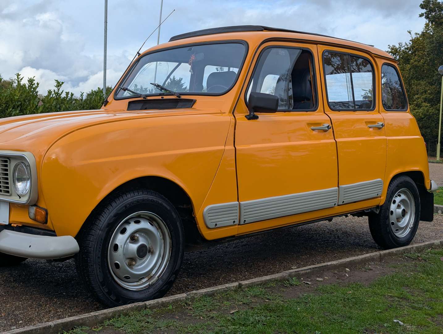 <p>1990 RENAULT 4 GT L LHD</p>