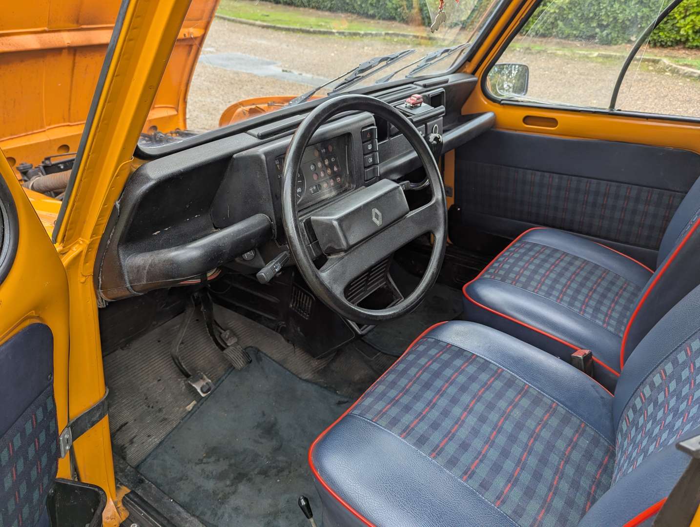 <p>1990 RENAULT 4 GT L LHD</p>