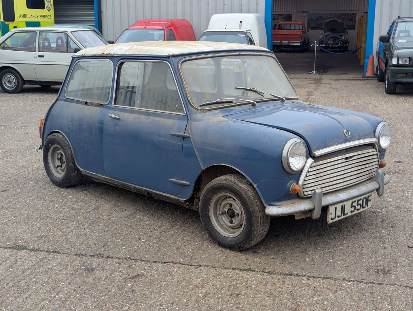 <p>1968 AUSTIN MINI COOPER MKII</p>