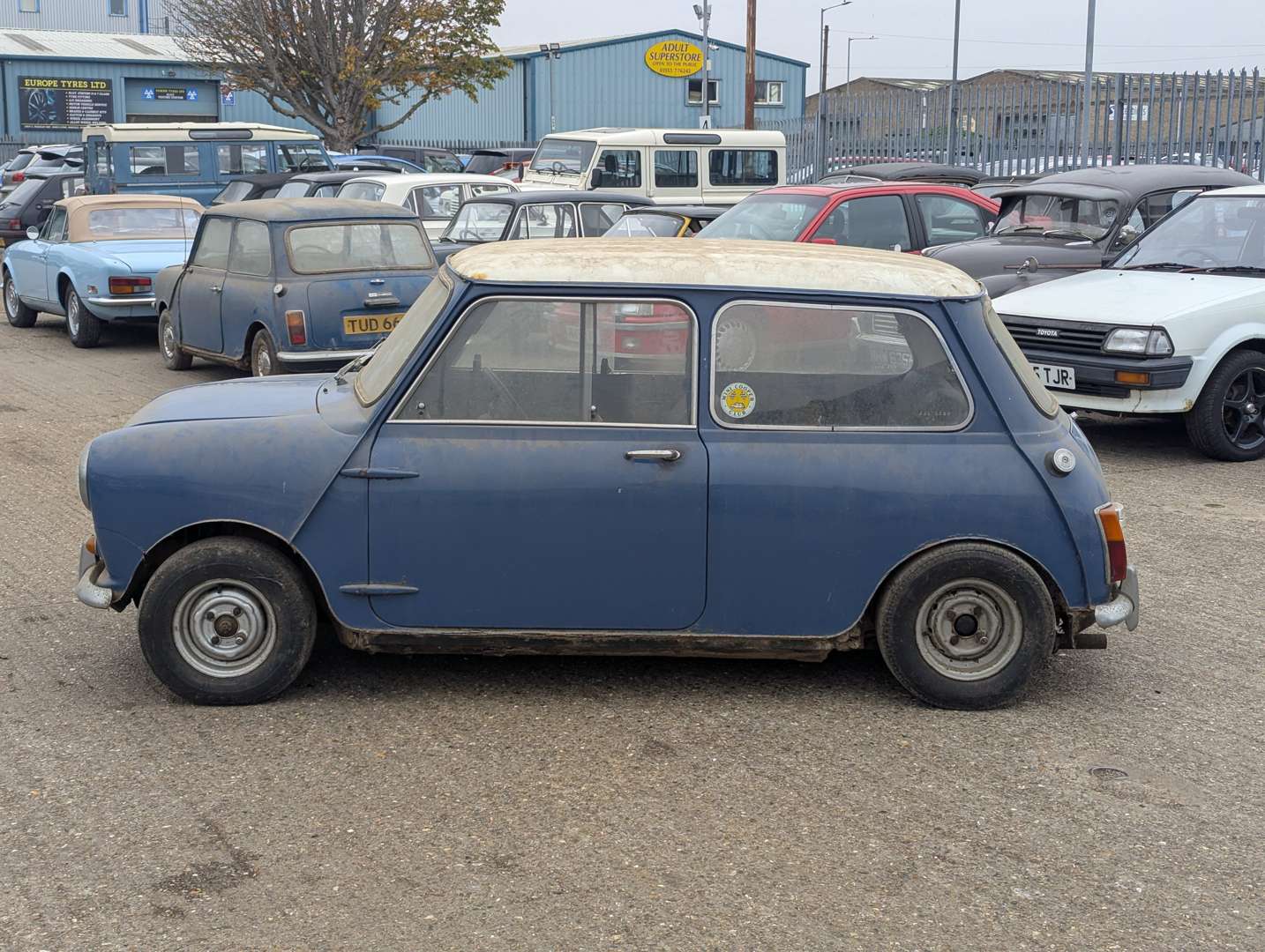 <p>1968 AUSTIN MINI COOPER MKII</p>