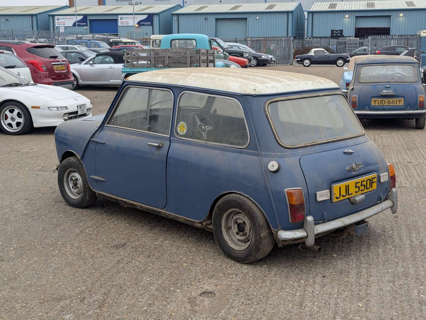 <p>1968 AUSTIN MINI COOPER MKII</p>
