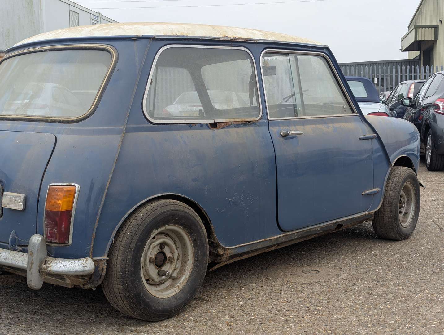 <p>1968 AUSTIN MINI COOPER MKII</p>