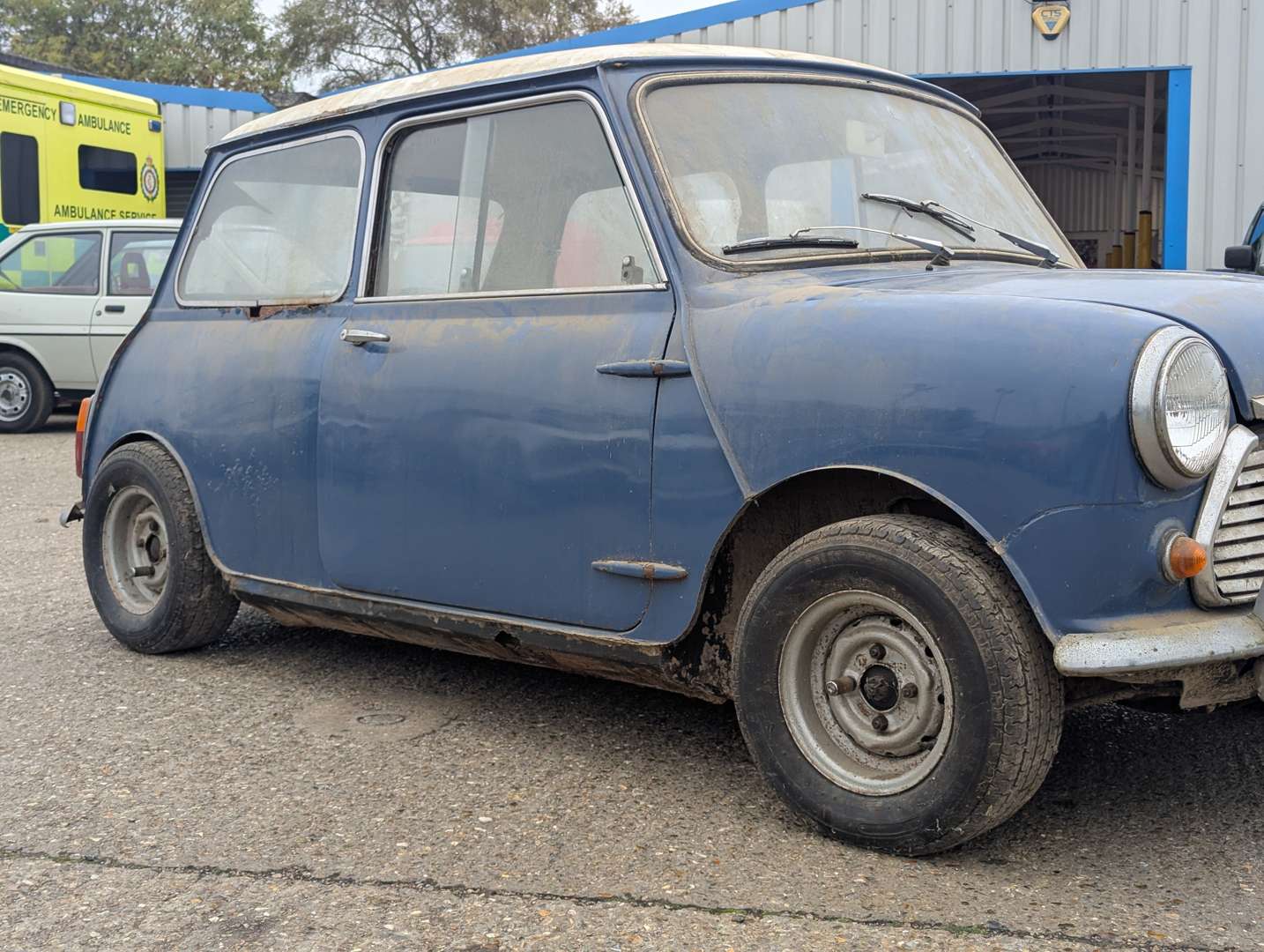 <p>1968 AUSTIN MINI COOPER MKII</p>