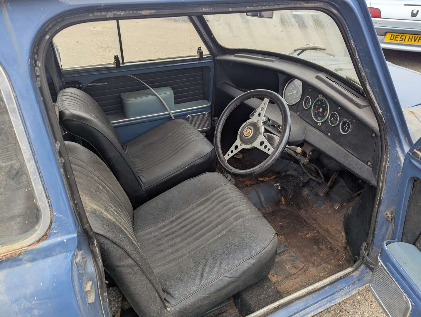 <p>1968 AUSTIN MINI COOPER MKII</p>