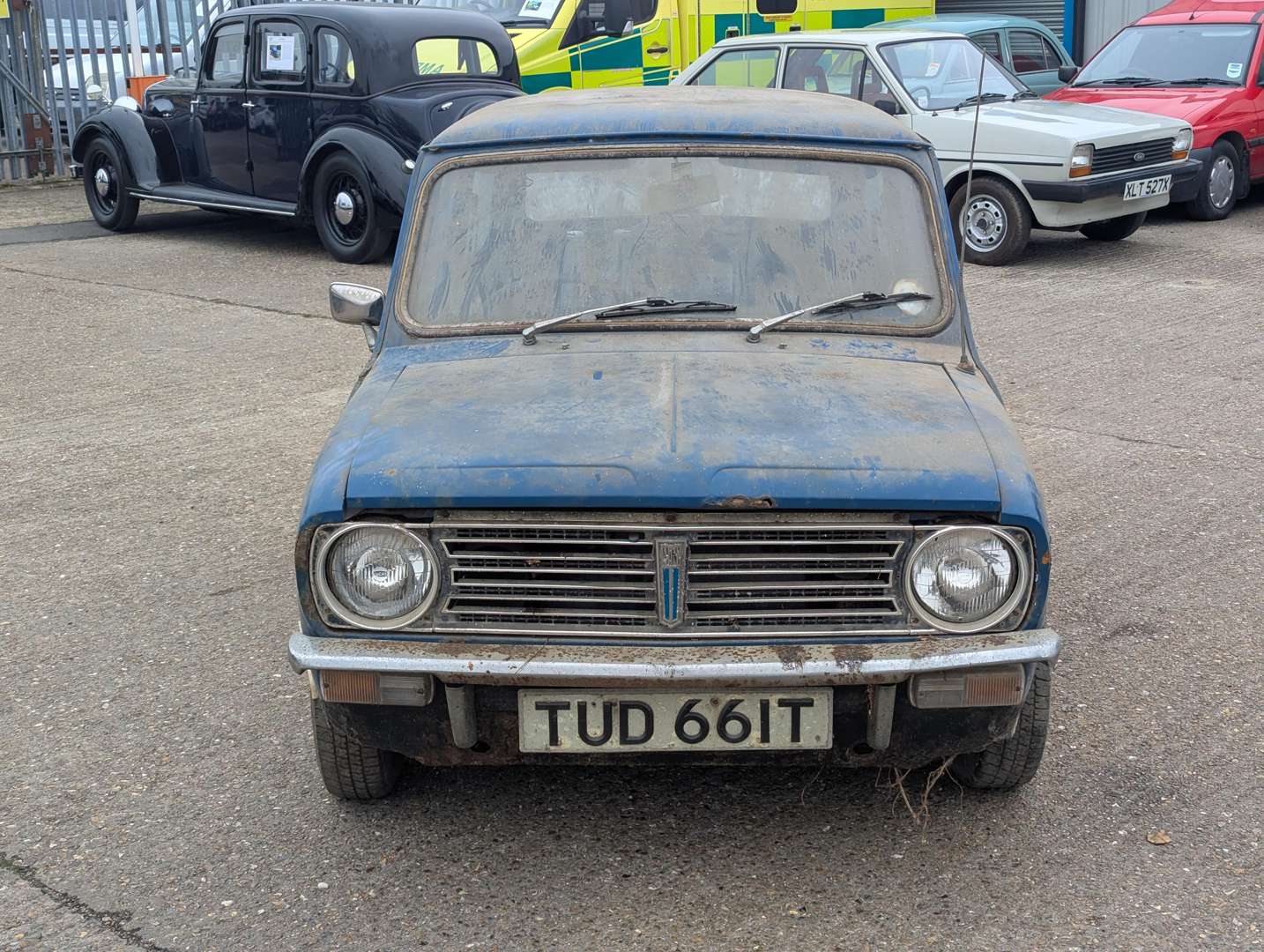 <p>1976 LEYLAND MINI CLUBMAN SALOON</p>