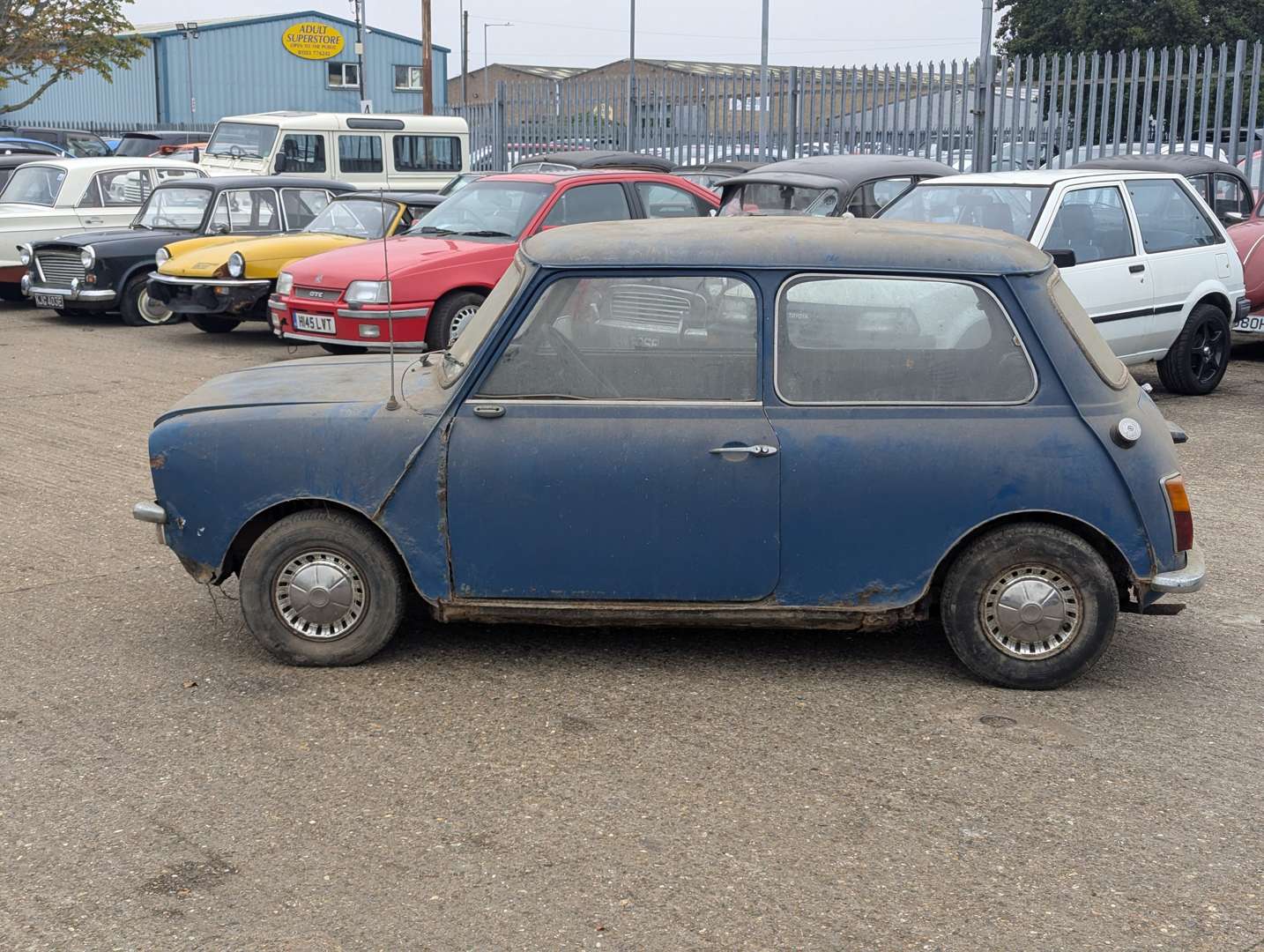 <p>1976 LEYLAND MINI CLUBMAN SALOON</p>