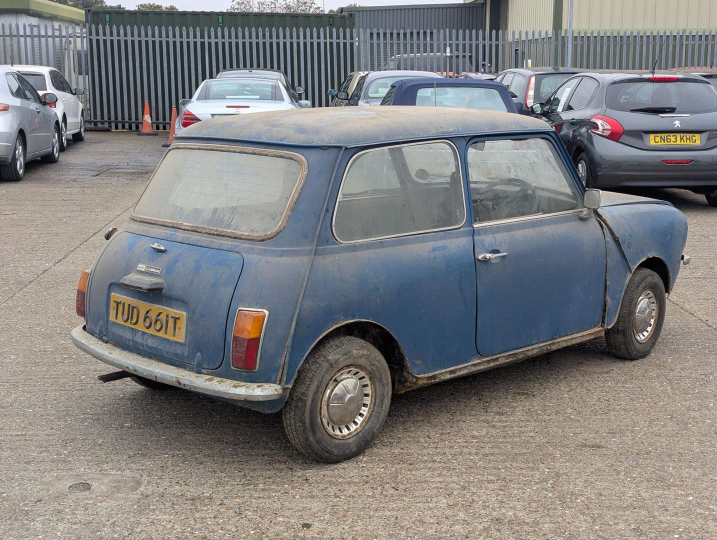 <p>1976 LEYLAND MINI CLUBMAN SALOON</p>
