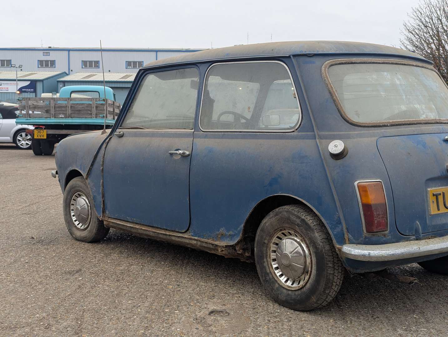 <p>1976 LEYLAND MINI CLUBMAN SALOON</p>