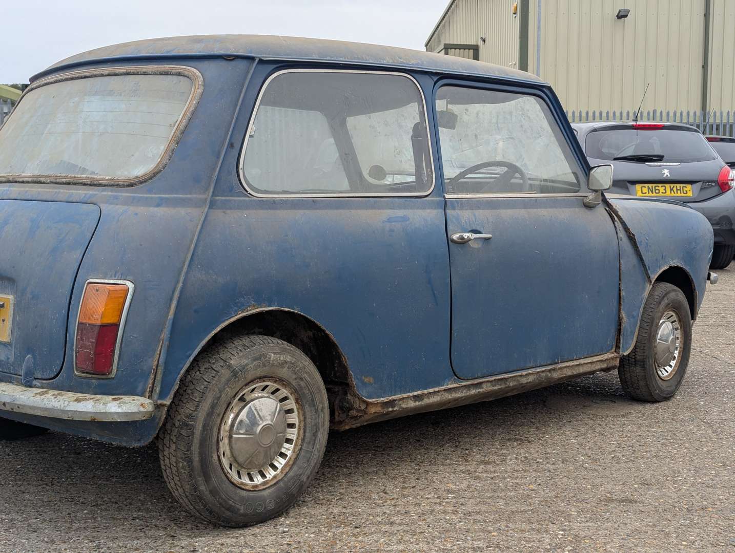 <p>1976 LEYLAND MINI CLUBMAN SALOON</p>